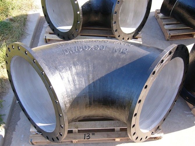 Lớp phủ xi măng bên trong Lắp sắt dễ uốn Mặt bích đôi 90 uốn cong Lớp PN10 nhà cung cấp